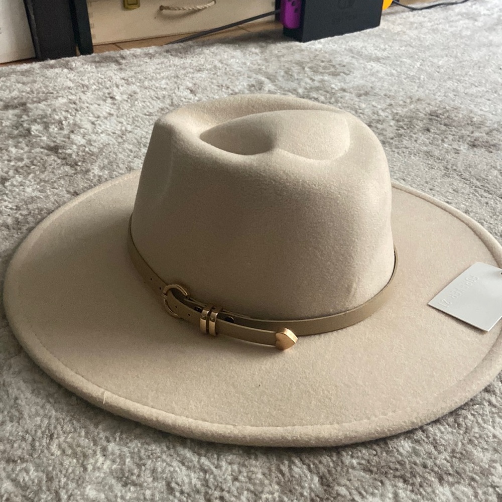 Suede flat rim hat